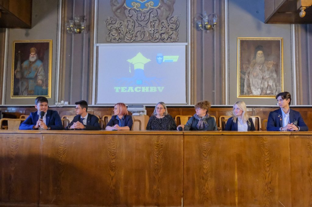 Platforma TeachBV, un instrument educațional care aduce împreună elevii brașoveni