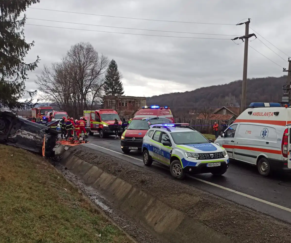 Intervenție masivă a echipajelor de urgență după un accident grav pe DN 1, între Vlădeni și Perșani