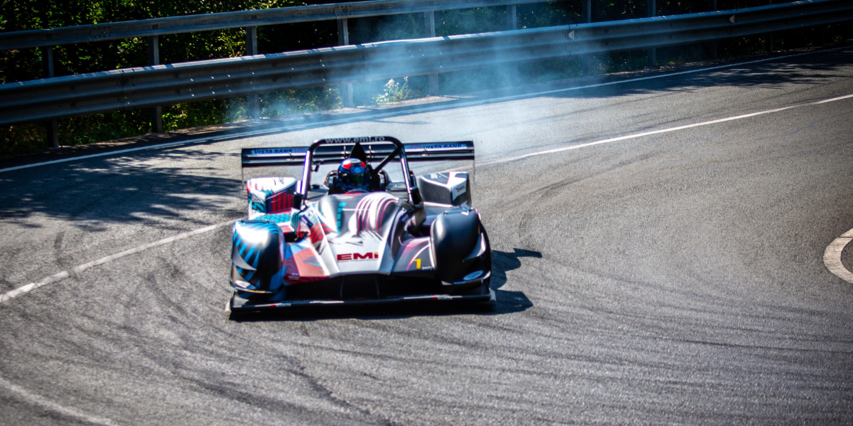 Restricții de circulație pe drumul Brașov-Poiana Brașov, în weekend. Are loc Campionatul Național de Viteză în Coastă