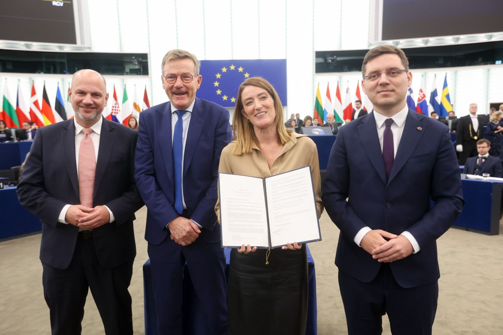 Bugetul Uniunii Europene pentru 2025, negociat de europarlamentarul Victor Negrescu, a primit votul plenului Parlamentului European