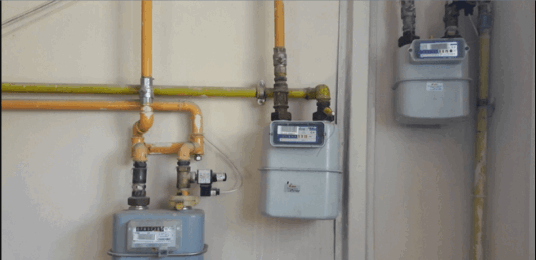 Anchetă jurnalistică: O centrală instalată ilegal a lăsat 70 de familii fără gaz și apă caldă în Brașov.