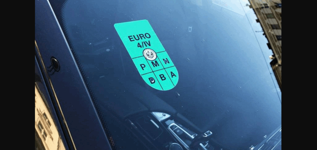 Traficfm.ro: Amendă de 1.200 de euro pentru o turistă din cauza unei viniete lipite greșit