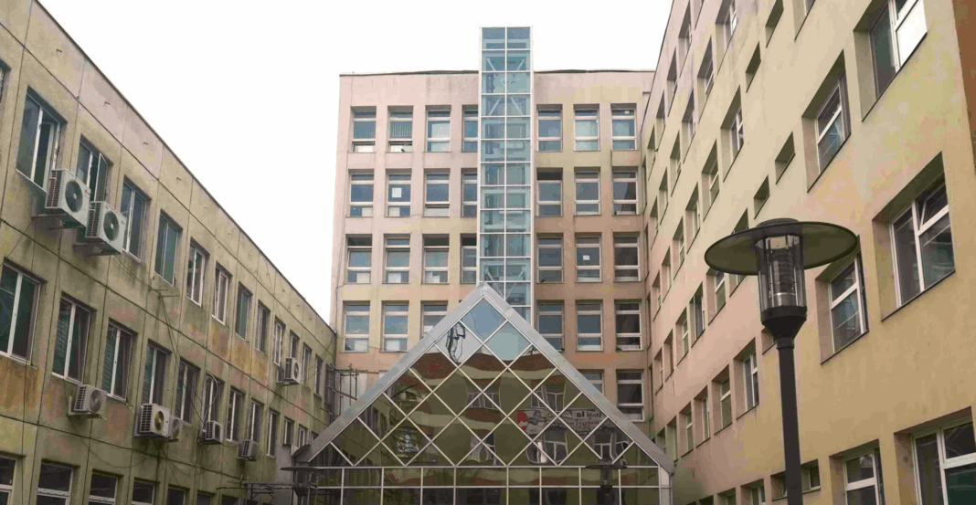 Scandal la Spitalul Judeţean Braşov: Medicii acuză limitarea internărilor. Directorul invocă o neînțelegere, iar ministrul Rogobete intervine