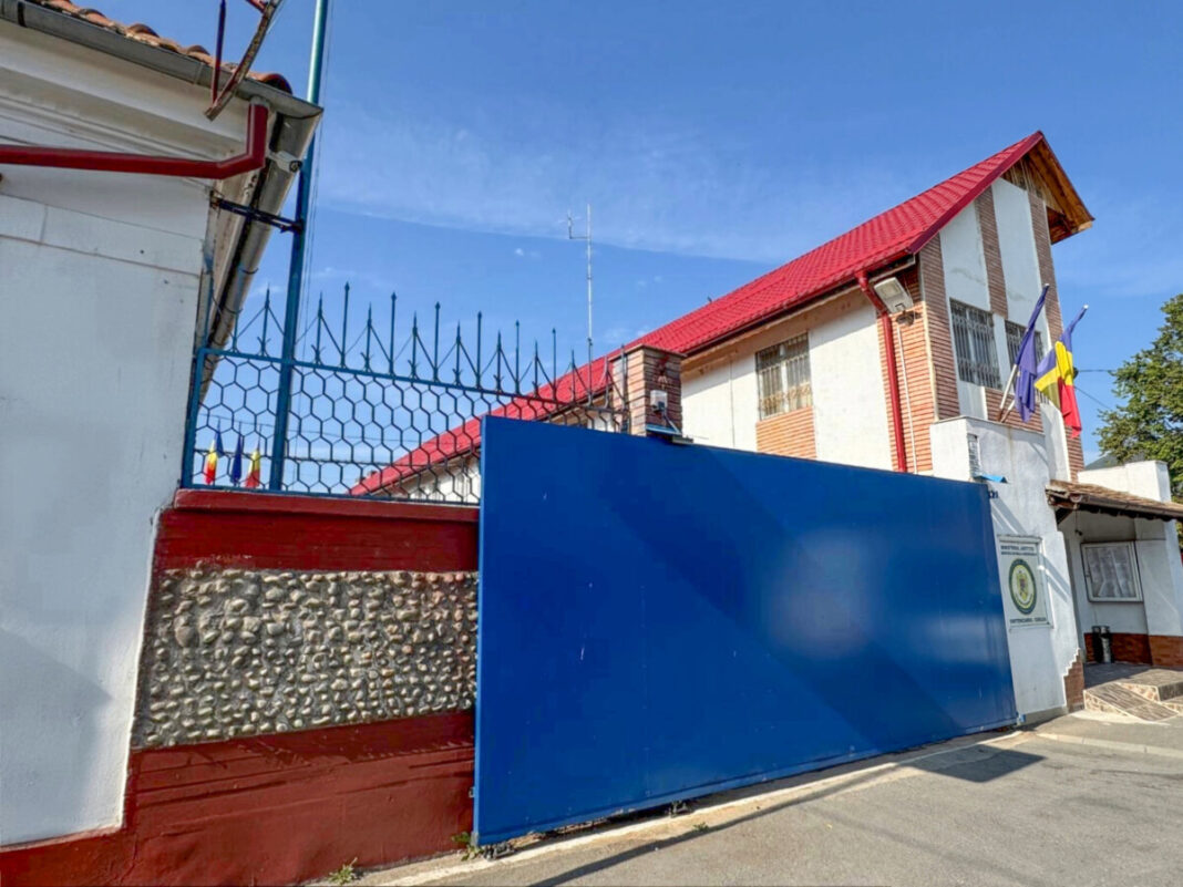 Percheziții la Penitenciarul Codlea. Ce au căutat procurorii și mascații