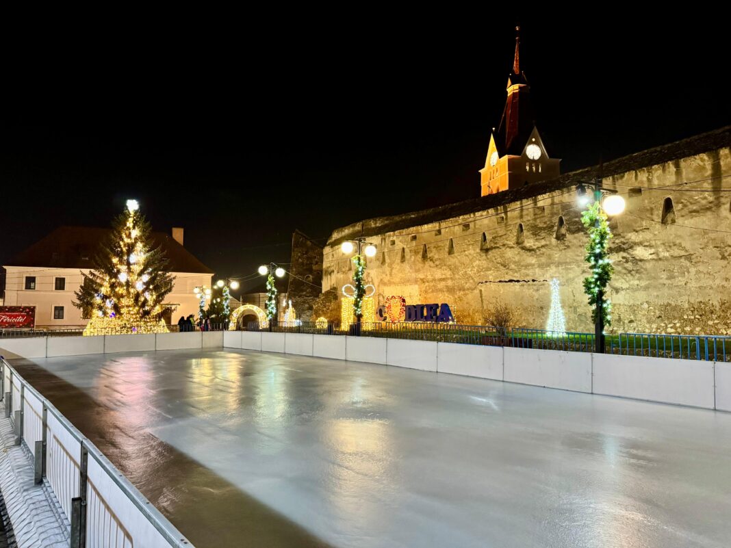 SE DESCHIDE PATINOARUL DIN CODLEA – ASTĂZI, 12 DECEMBRIE 2025