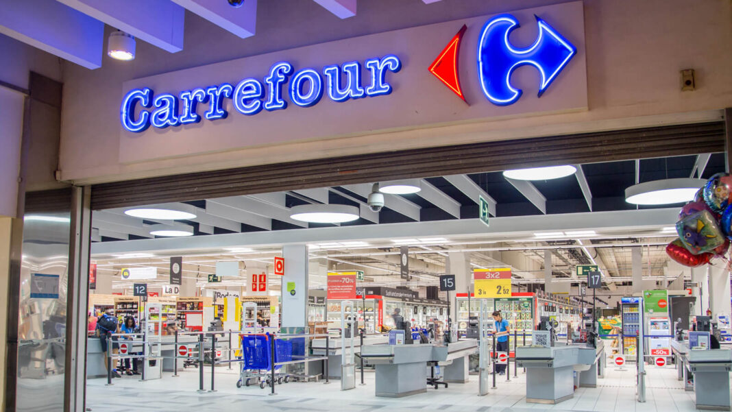 Frații Dedeman au cumpărat Carrefour România