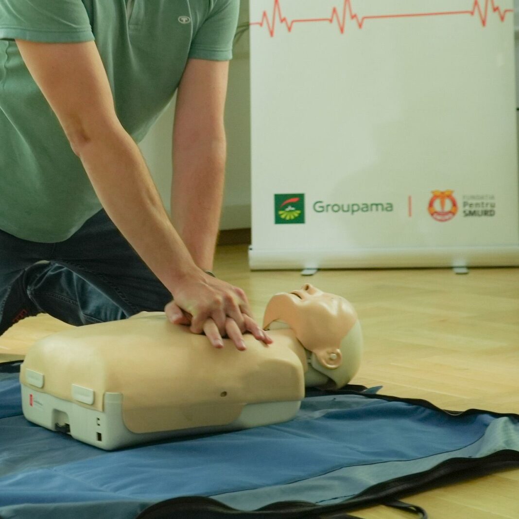 O comunitate mai bine pregฤtitฤ: Groupama instruieศte ศoferii RATBV รฎn acordarea primului ajutor, prin programul โSalvatorii de vieศiโ