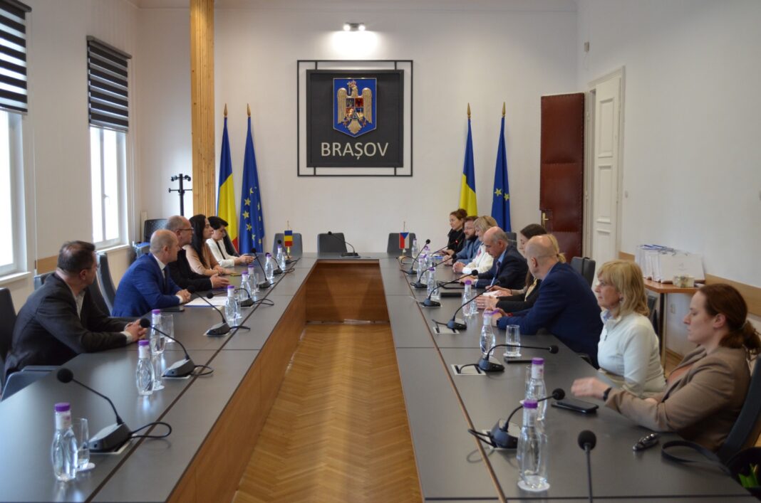 Oaspeลฃi la nivel รฎnalt din Cehia, รฎn vizitฤ la Consiliul Judeลฃean Braลov!