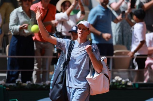 Sinner, eliminat la Roland Garros