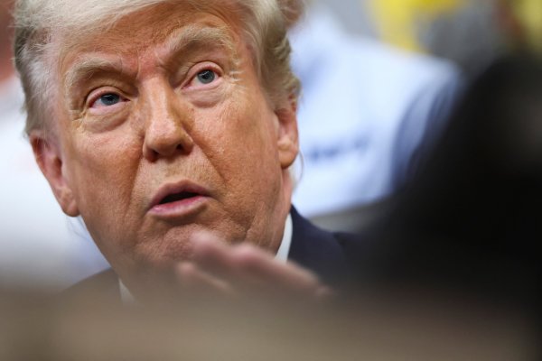 Trump trimite trupe americane în Polonia