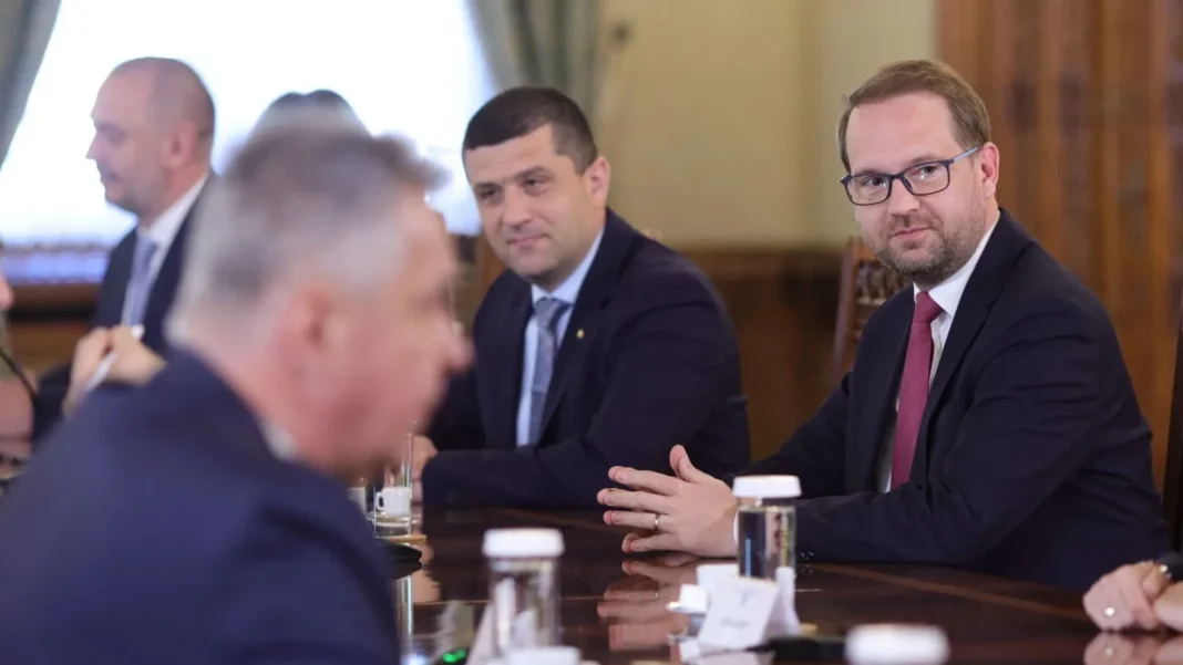 Căderea Guvernului Veștea: Reacții Dure