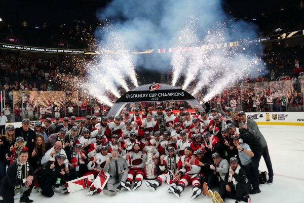Hurricanes Câștigă Stanley Cup 2023