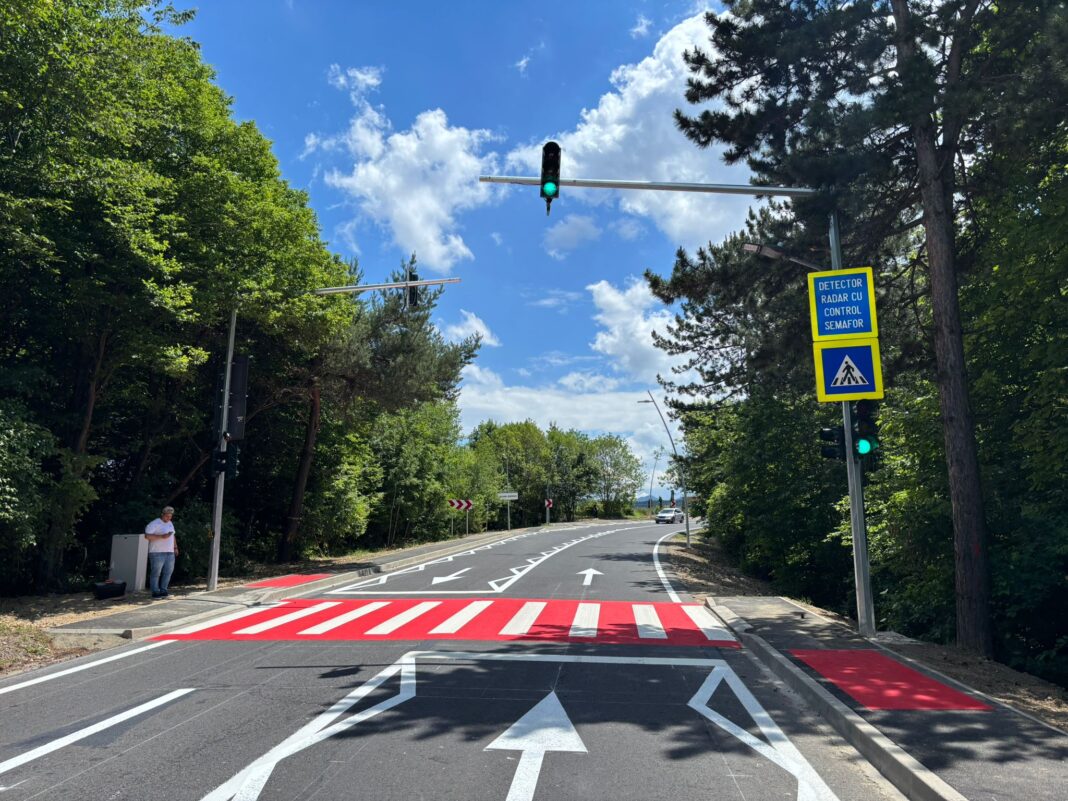 Stații de autobuz și semafor inteligent pe Drumul Poienii