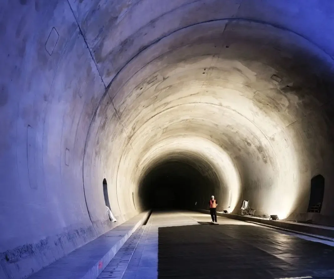 Tunelul Homorod: O Poveste De Succes a Infrastructurii Feroviare Romanesti