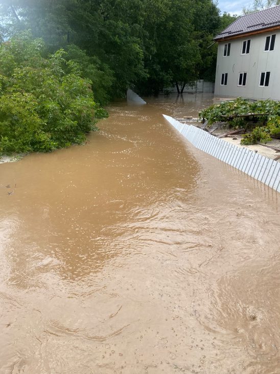 Alertă RO-Alert în Neamț: furtuni, grindină și gospodării inundate