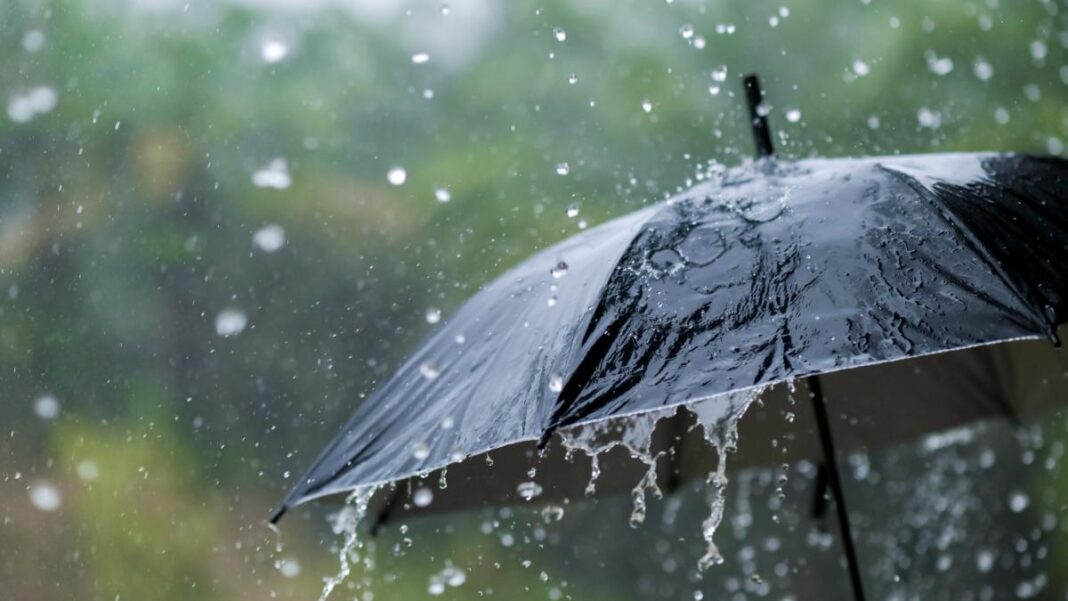 Avertizare meteo: Cod portocaliu de ploi și vijelii în Brașov de la prânz