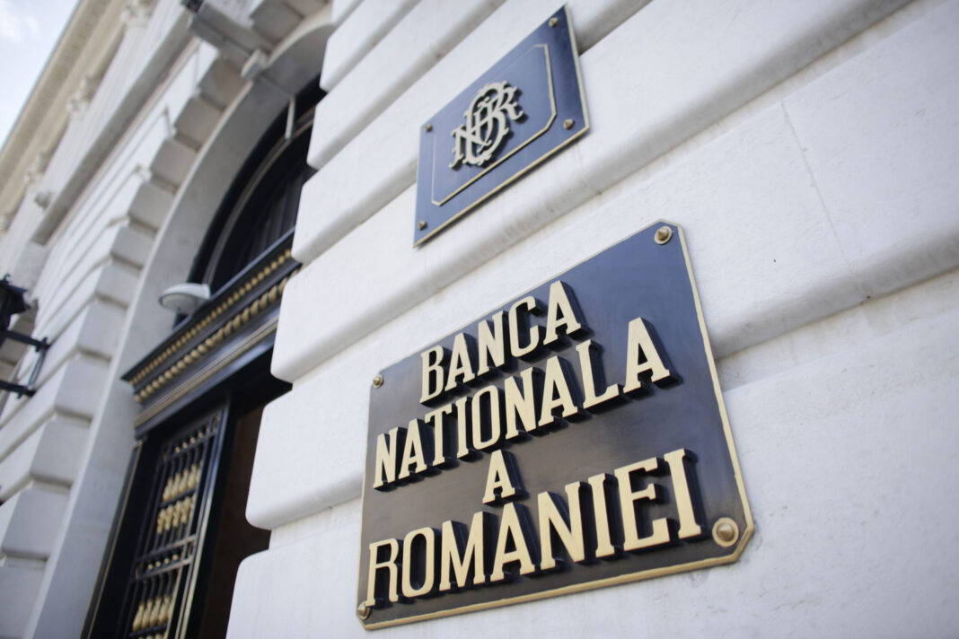 BNR avertizează: Leul rămâne sub presiune din cauza tensiunilor din Orientul Mijlociu și a deficitelor mari