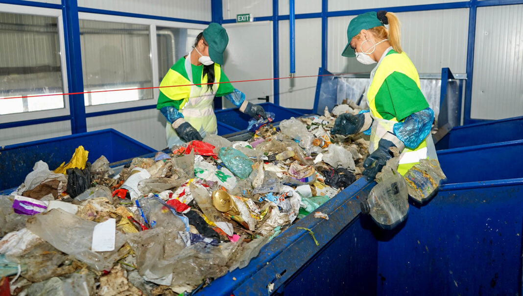 Consiliul Județean Brașov alocă 118.000 de lei pentru apărarea în instanță în litigiile privind proiectul de management al deșeurilor