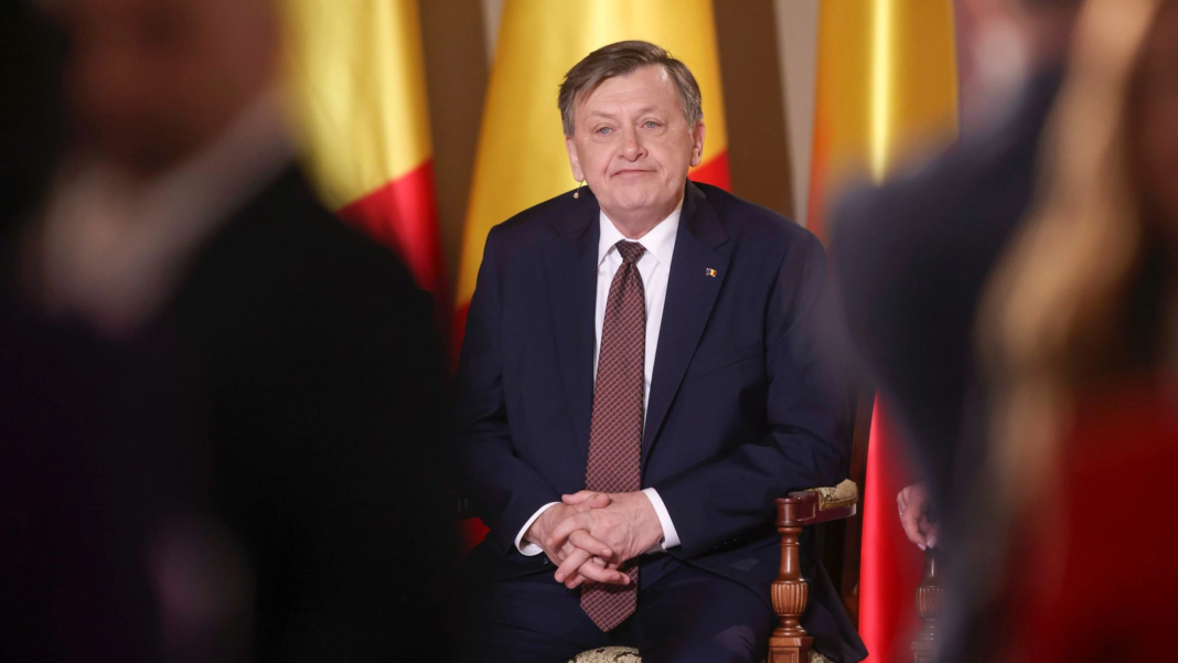 Crin Antonescu critică dur consultările de la Cotroceni: „O reuniune de familie cu liderii unei coaliții eșuate”