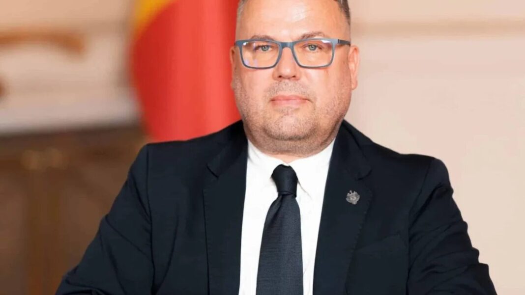 Deputatul AUR din Timiș solicită demisia lui Grindeanu, acuzându-l de comportament oportunist: ‘Cât tupeu să ai? Se menține la putere din frică’