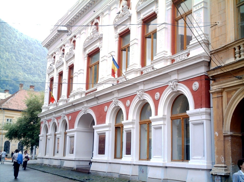 Expoziția „Zbor Estival” de sculptură și pictură debutează la Centrul Cultural Reduta
