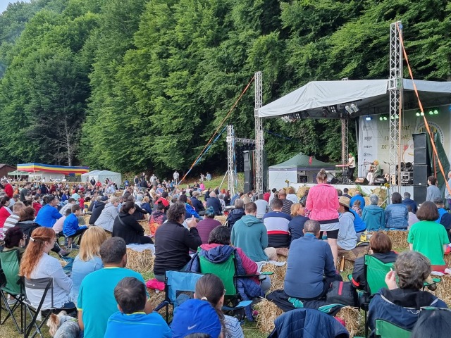 Festivalul Național de Folk „Vama de la Munte” revine la Vama Buzăului pe 1 și 2 august: Muzică, natură și activități pentru toată familia