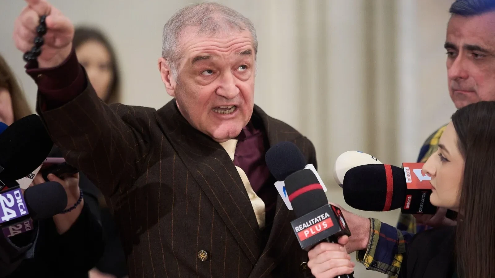 "Cum să-l pui pe Veștea? E pădurar!" - Becali sfidează USR-ul politic