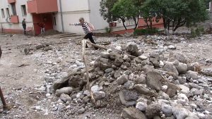 IMAGINI Viitura devastatoare din Bușteni: Armata intervine pentru ajutor