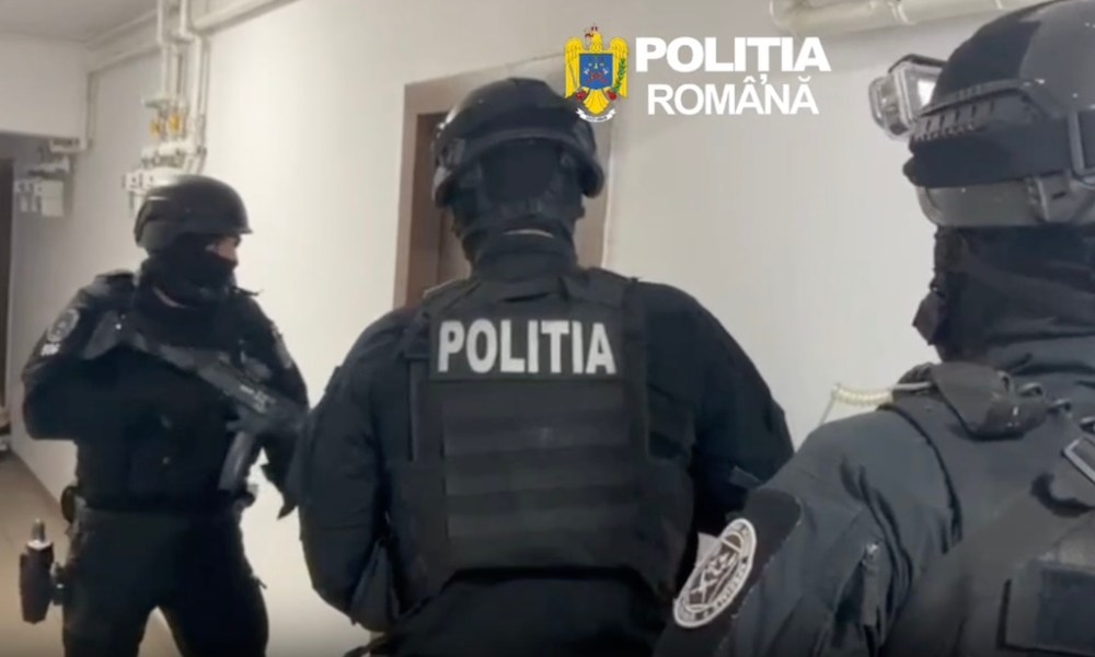 Metoda „reparația la țeavă” în Brașov: Doi bucureșteni, reținuți după ce au înșelat un pensionar de 30.000 de lei
