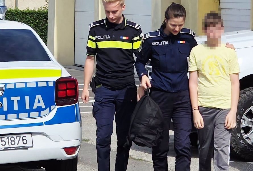 Minor din Feldioara, descoperit de polițiști într-un autobuz din Brașov după o alertă de dispariție