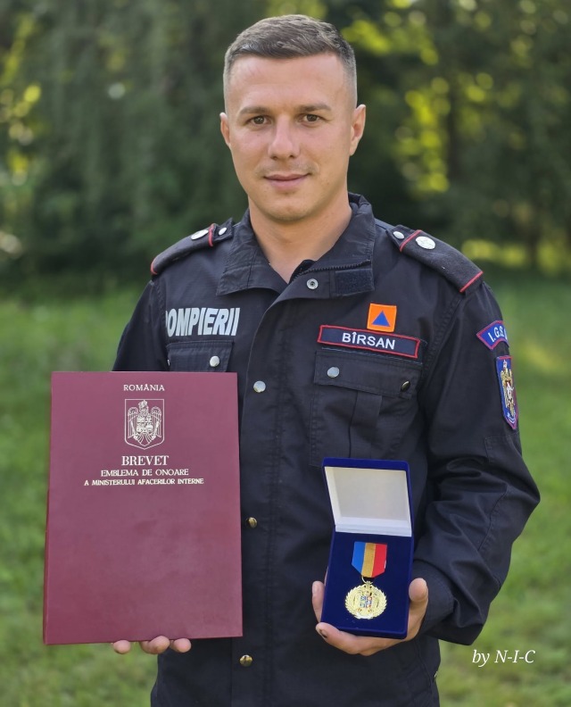 Pompierul din Făgăraș, onorat de MAI pentru salvarea unui bărbat de la înec (FOTO)