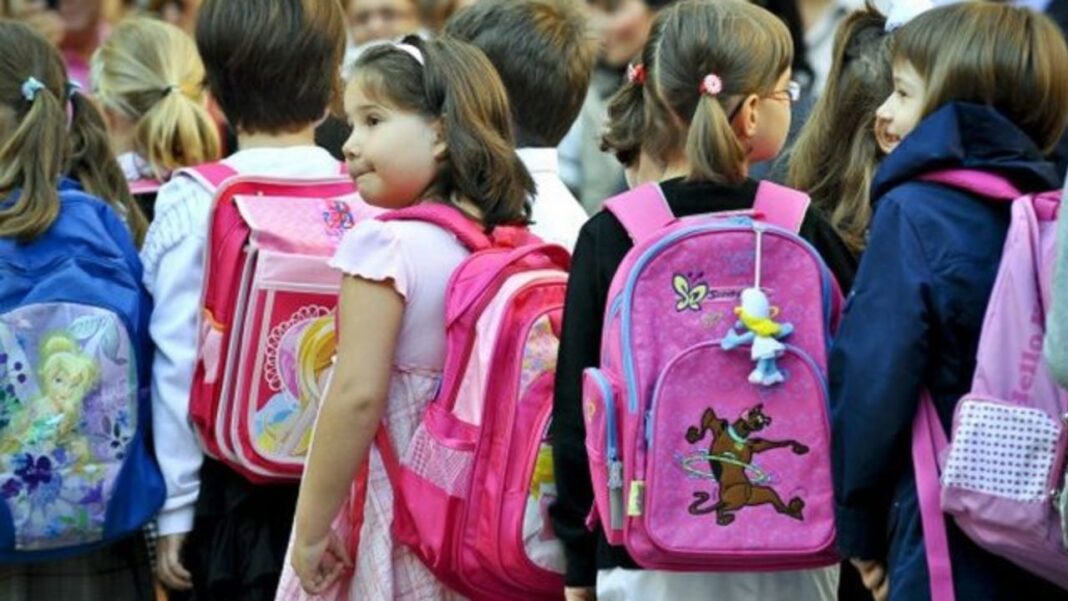 Primăria Brașov economisește peste o treime în cadrul licitației „Primul Ghiozdan”