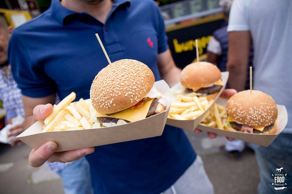 Primăria Brașov planifică noi locații pentru festivaluri gastronomice: „Zonele După Ziduri, Piața Sfântu Ioan și în viitor zona Sălii Polivalente ar putea găzdui astfel de evenimente” / Locațiile vor fi echipate cu facilități pentru expozanți