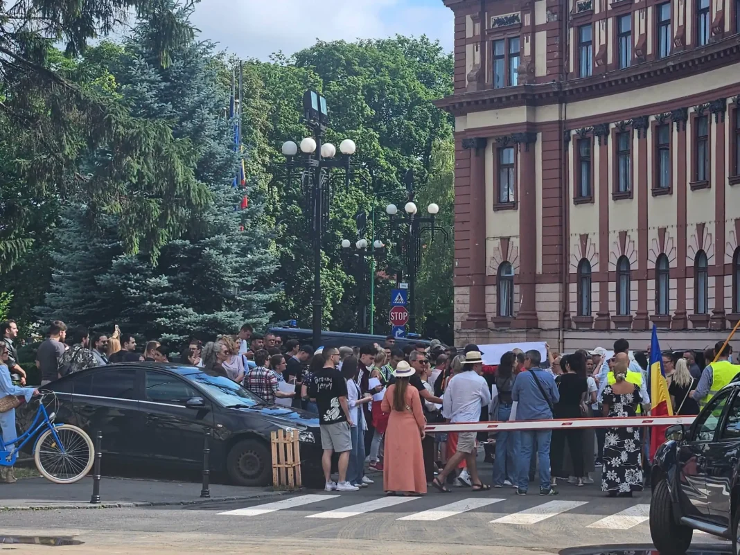 Protest la Opera Brașov: Salariați împotriva conducerii