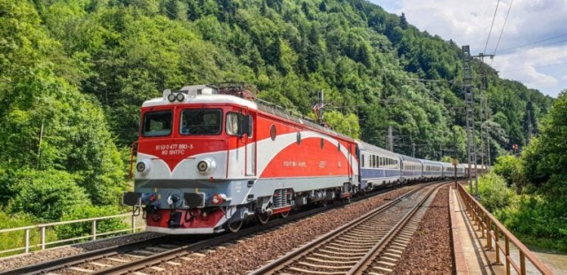 Traficul feroviar pe ruta Predeal-Timişu de Sus, reluat parțial; lucrările continuă pe firul II
