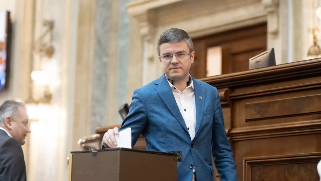 Trei lideri de top din Ministerul Economiei, sub conducerea brașoveanului Irineu Darău, au fost înlocuiți. Toți aveau legături cu Romarm și sectorul armamentului