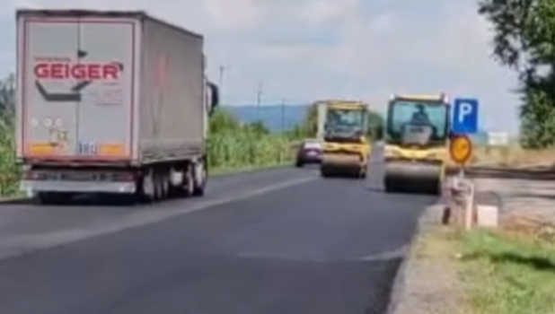 Ultimul strat de asfalt turnat pe DN1 în zona Avrig; șoferii sunt îndemnați la prudență