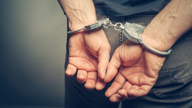 Un tânăr de 25 de ani din Tărlungeni, reținut preventiv pentru agresarea unui pieton pe Calea București