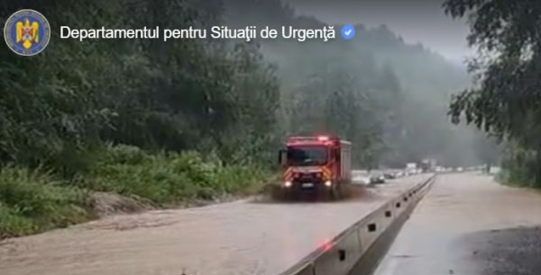 VIDEO Circulația pe DN1 între Breaza de Jos și Nistorești, întreruptă din cauza inundațiilor