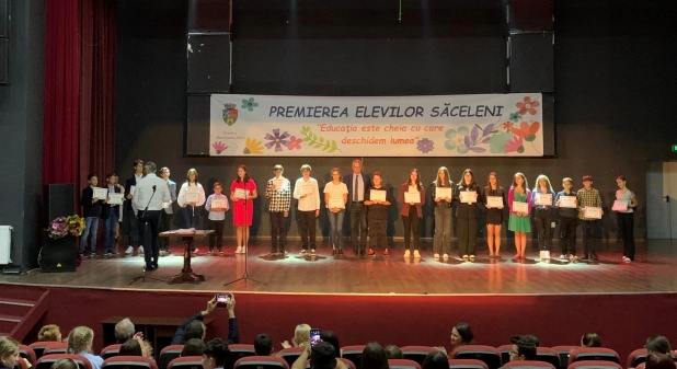 211 elevi din Săcele primesc recunoaștere pentru excelența academică