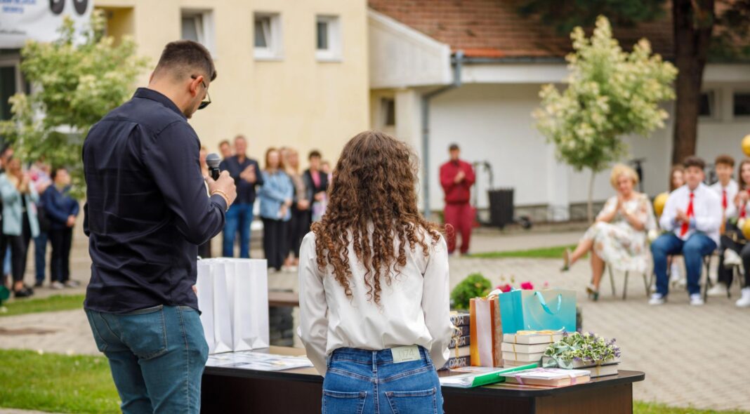 Cum a crescut inițiativa prin care Kronospan România sprijină elevii și școlile din comunitatea din Sebeș