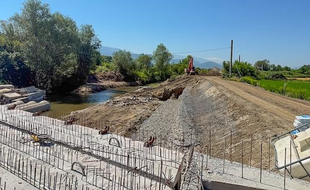 Activitate intensă pe șantierul din Stupini: Podul de pe strada Plugarilor este reconstruit în proporție de 60%