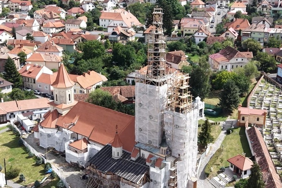 Biserica Sfântul Nicolae din Șcheii Brașovului, în proces amplu de reabilitare: Descoperiri de drenuri vechi de 300 de ani