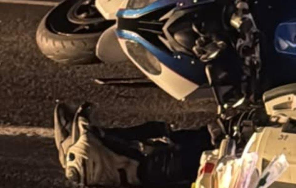 Coliziune devastatoare pe Drumul Poienii: motocicletă lovește frontal un autoturism