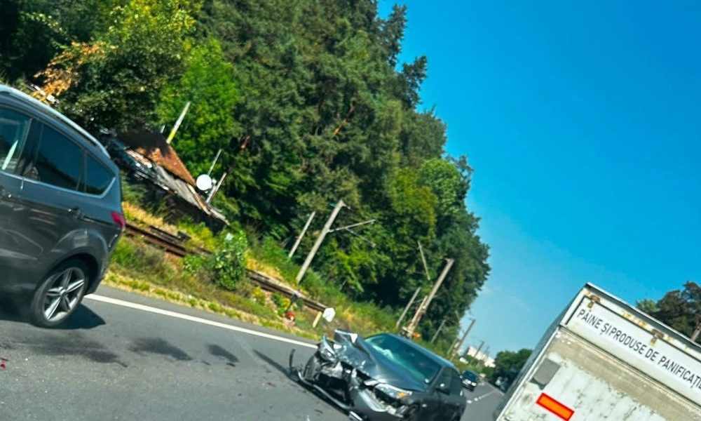 Coliziune rutieră la Timișu de Jos: Două vehicule implicate și trei persoane rănite