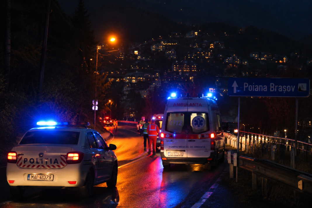 Coliziune severă pe drumul către Poiana Brașov! Două persoane în stare de inconștiență în urma unui accident între o motocicletă și un autoturism