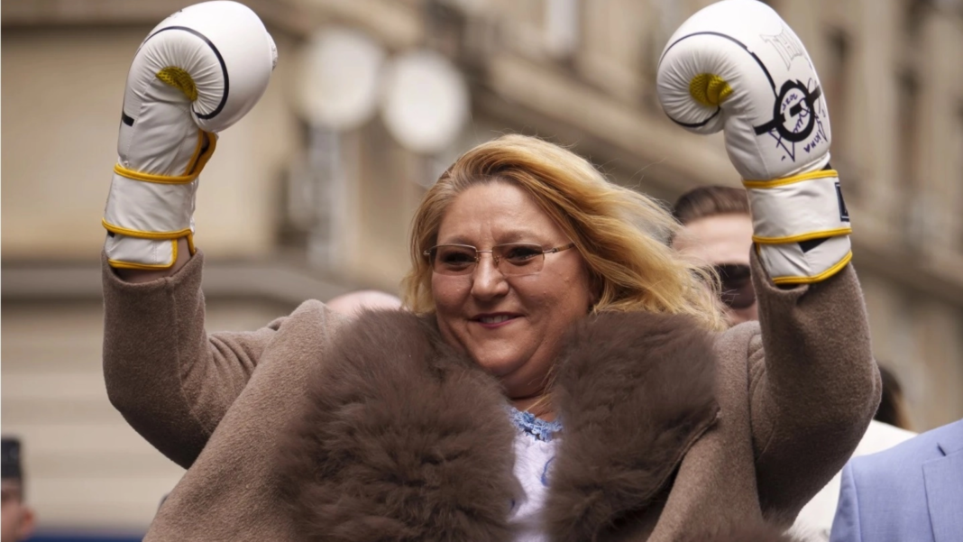 Confruntare politică pe tema energiei în România: Șoșoacă reacționează la declarațiile lui Bolojan și solicită investigarea centralelor închise și a importurilor costisitoare