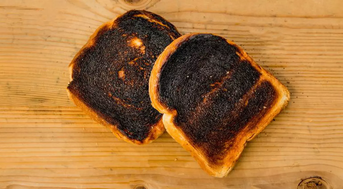 Riscurile ascunse ale alimentelor arse: ce nu trebuie să mâncăm