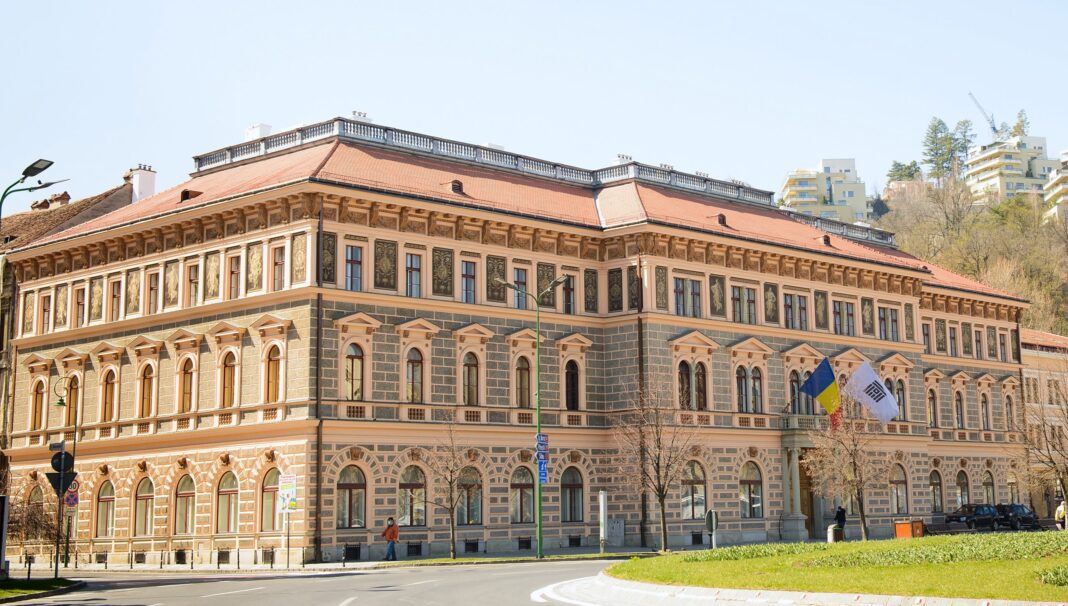 Creștere semnificativă a numărului de candidați la UNITBV: 14 din 18 facultăți înregistrează o creștere a locurilor confirmate