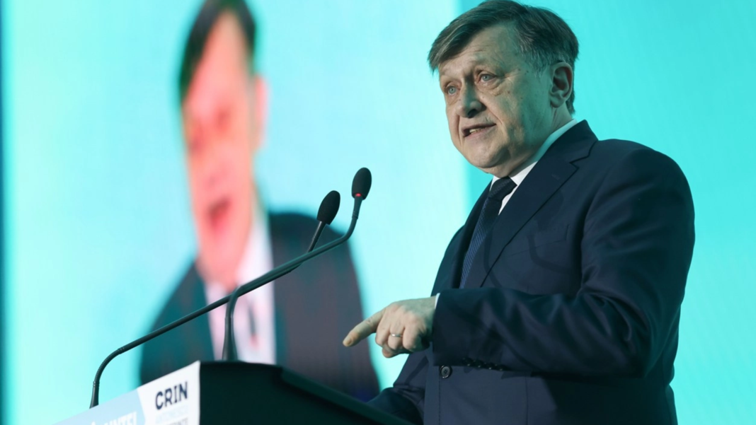 Crin Antonescu critică dur pe Ilie Bolojan: Îl consider un demagog simplist. Nu mi-am imaginat că va transforma PNL în Dinamo Victoria, USR 2